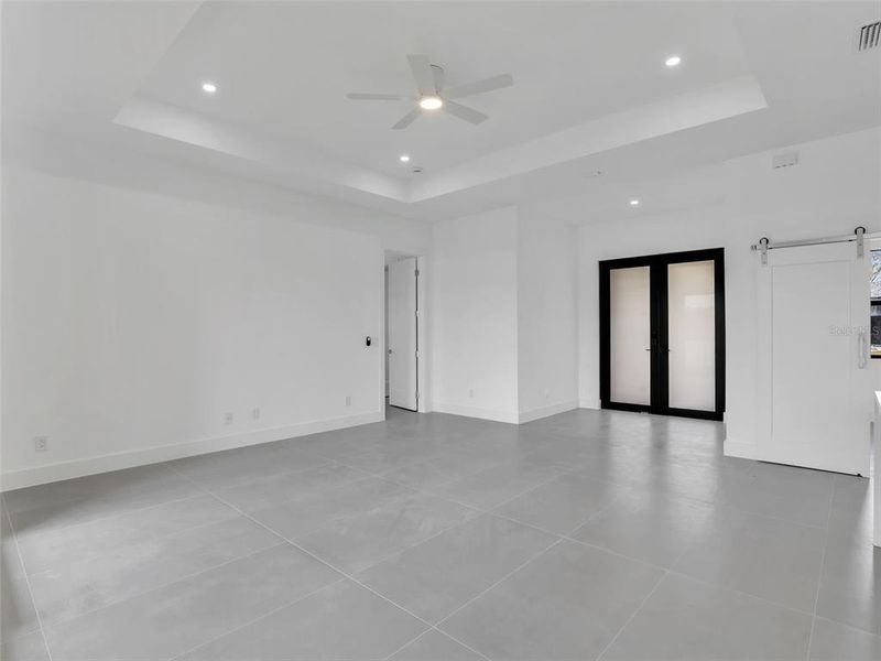 Spacious, unfurnished interior of a new home in , Port Charlotte (Image 39).