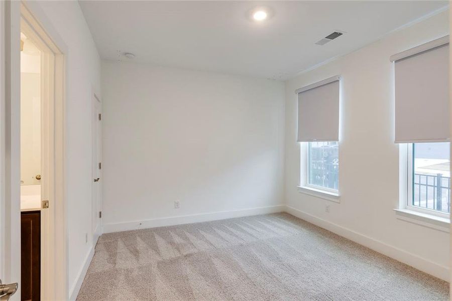 Spacious, unfurnished interior of a new home in Ashbury, Roswell (Image 24).