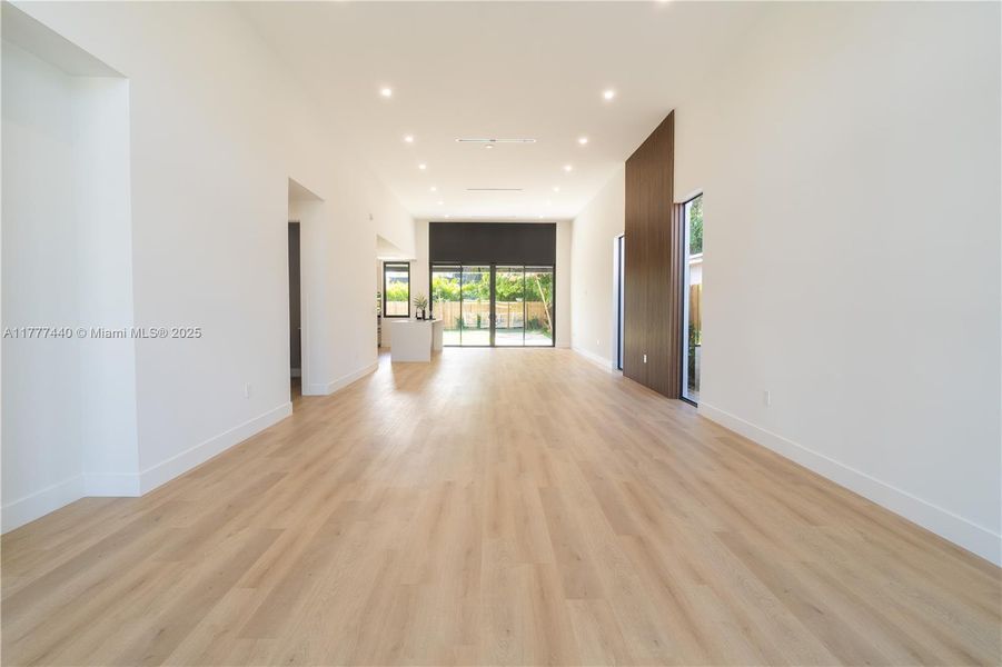 Spacious, unfurnished interior of a new home in , Miami (Image 20).