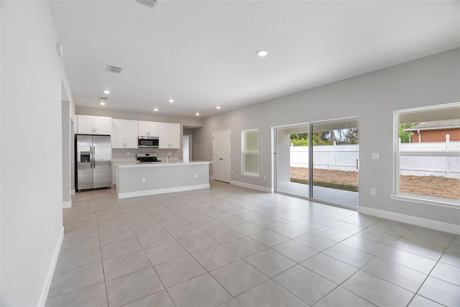 Spacious, unfurnished interior of a new home in , Kissimmee (Image 14).