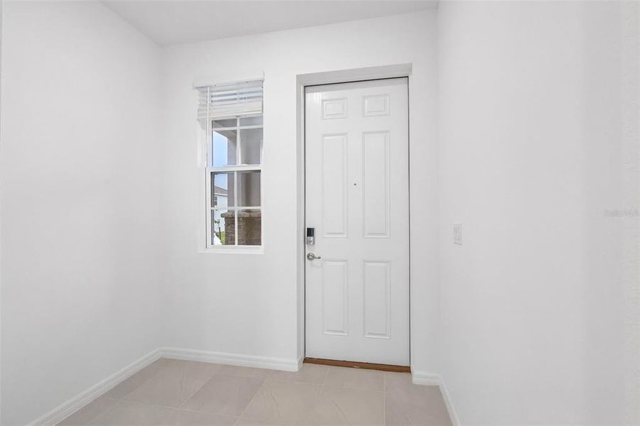 Spacious, unfurnished interior of a new home in Eagletail Landings, Howey-in-the-Hills (Image 19).