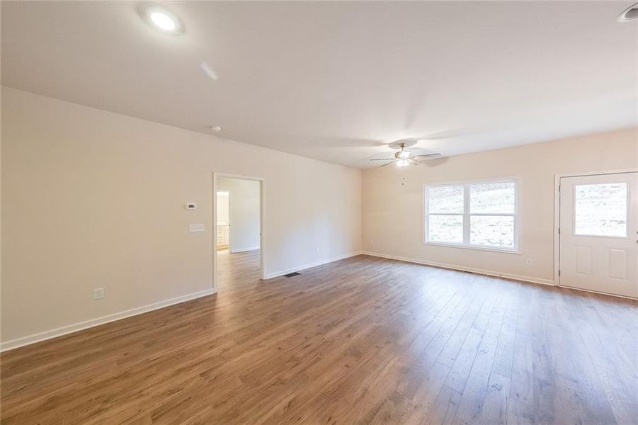 Spacious, unfurnished interior of a new home in , Gainesville (Image 18).