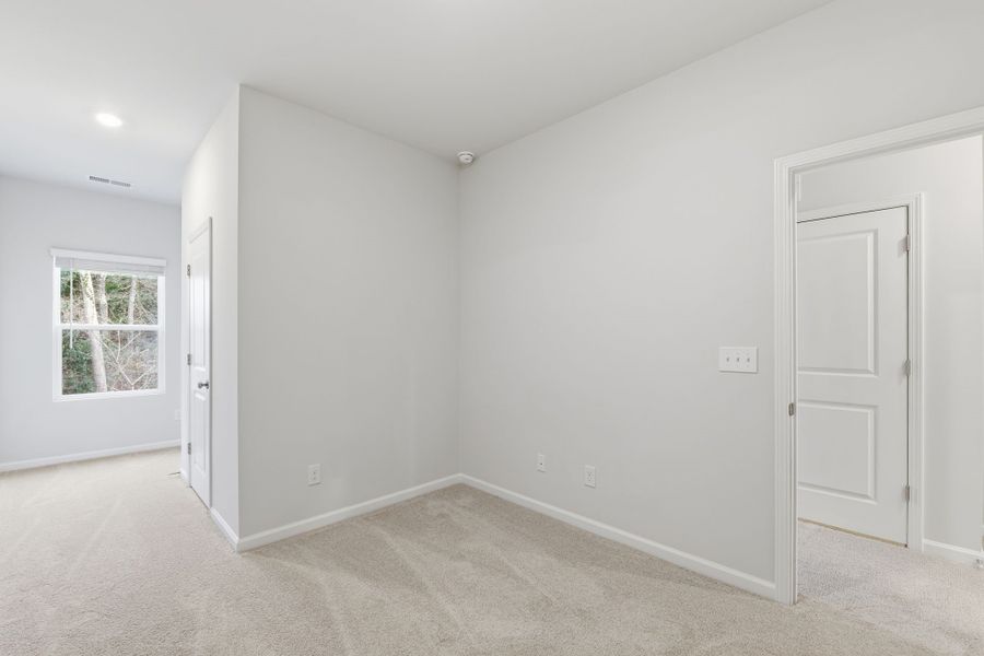 Spacious, unfurnished interior of a new home in Lakeview Village, Charlotte (Image 29).