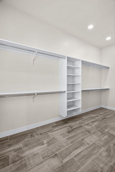 Spacious, unfurnished interior of a new home in Verdancia, El Paso (Image 35).