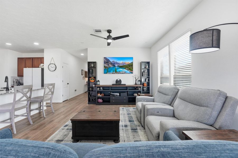 Furnished interior view inside a new home in Vida Costera, Texas City (Image 15).