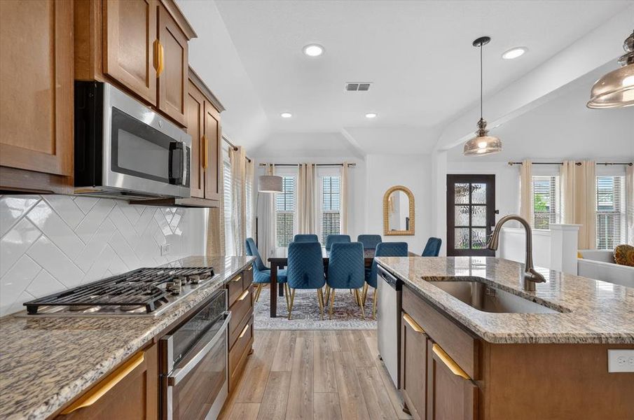 Furnished interior view inside a new home in Meadow Run, Melissa (Image 12).