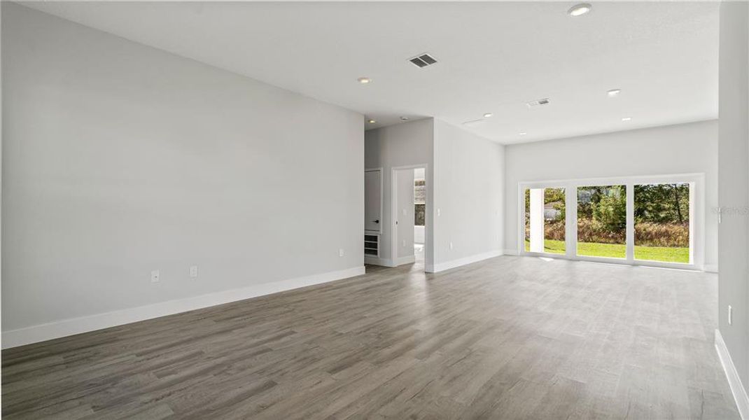 Spacious, unfurnished interior of a new home in , Ocala (Image 19).
