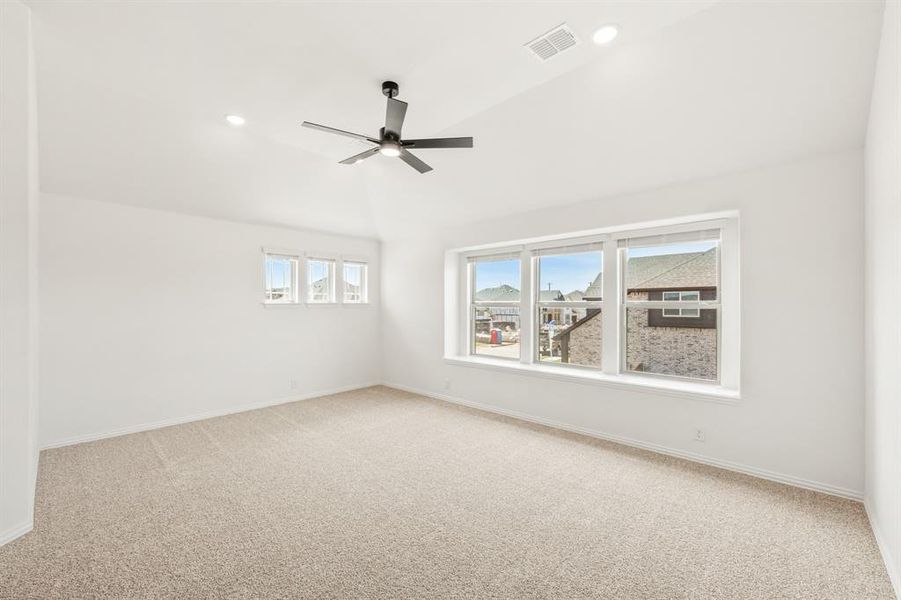 Spacious, unfurnished interior of a new home in Glenwood Meadows, Argyle (Image 31).