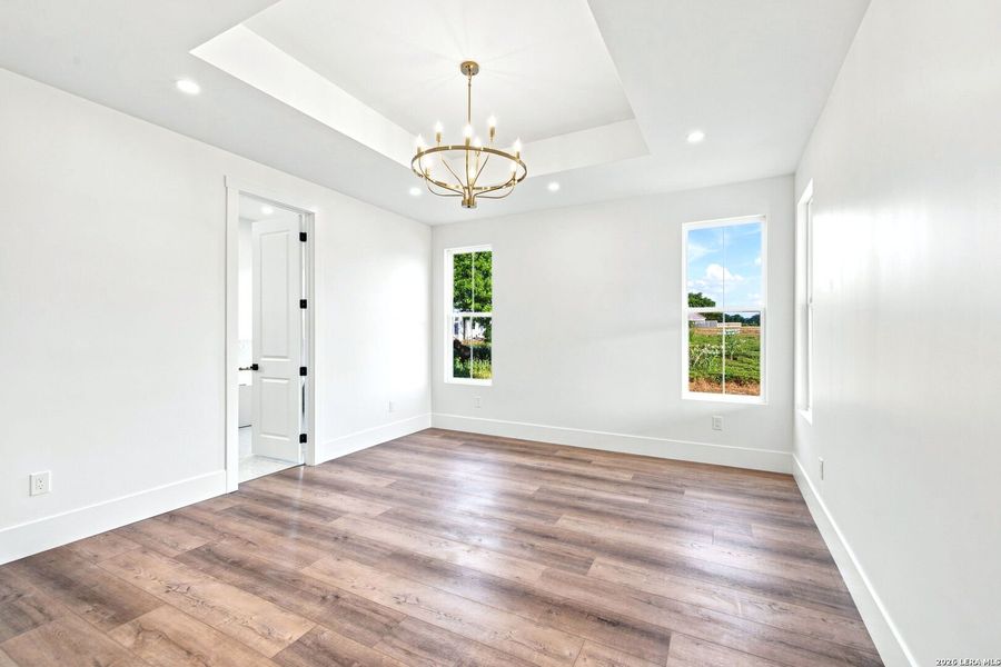 Spacious, unfurnished interior of a new home in , Bandera (Image 40).