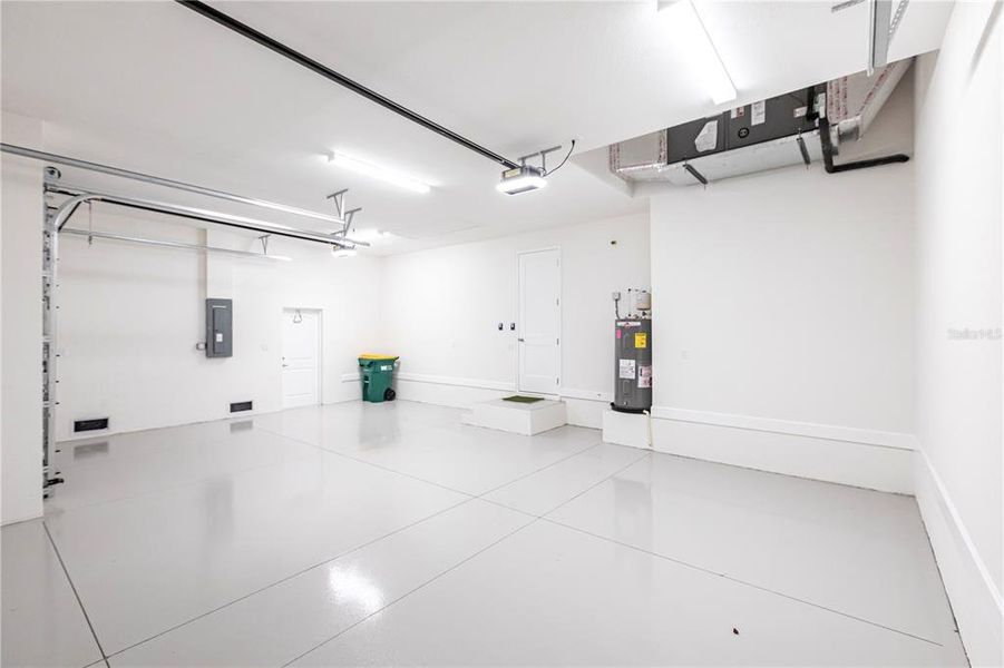 Spacious, unfurnished interior of a new home in , Port Charlotte (Image 46).