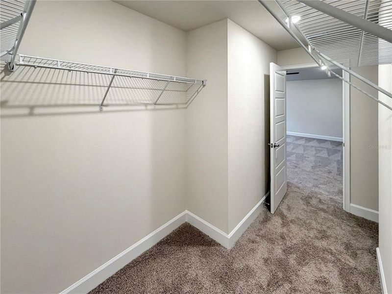 Spacious, unfurnished interior of a new home in , St. Cloud (Image 9).