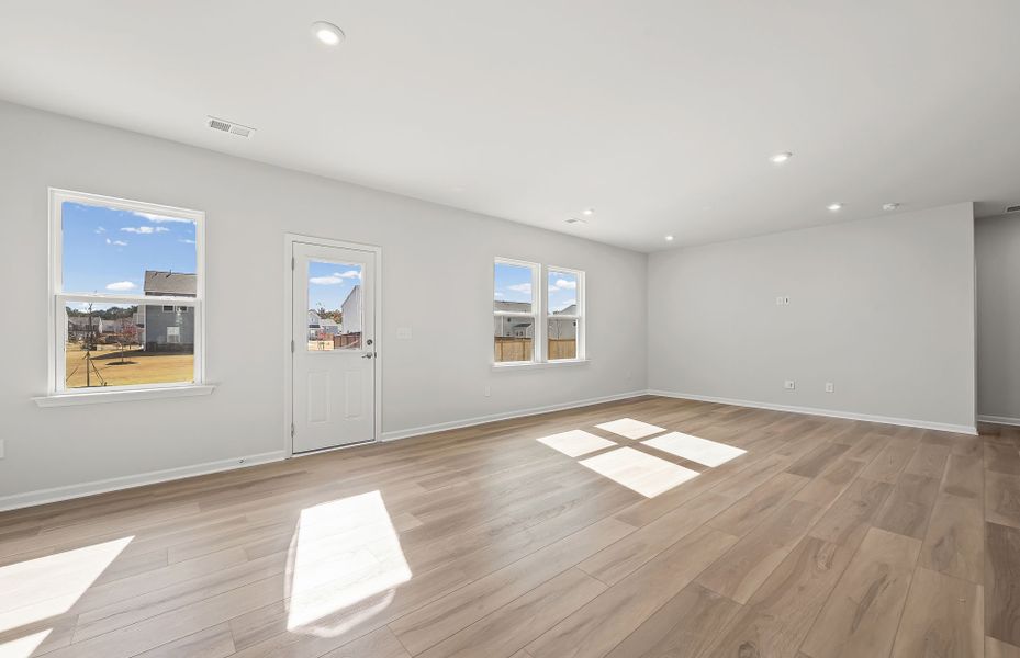 Spacious, unfurnished interior of a new home in Anderson Point, McDonough (Image 7).