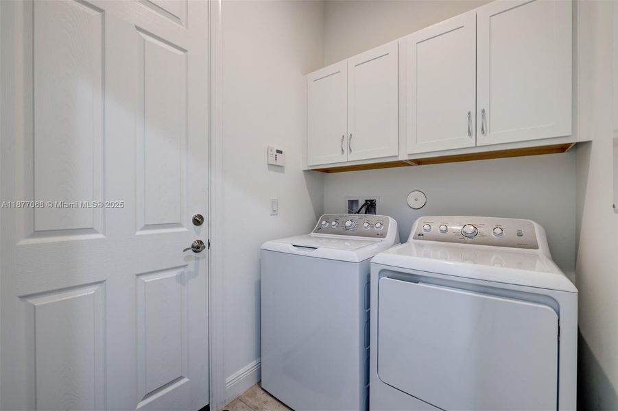 Furnished interior view inside a new home in , Port St. Lucie (Image 5).