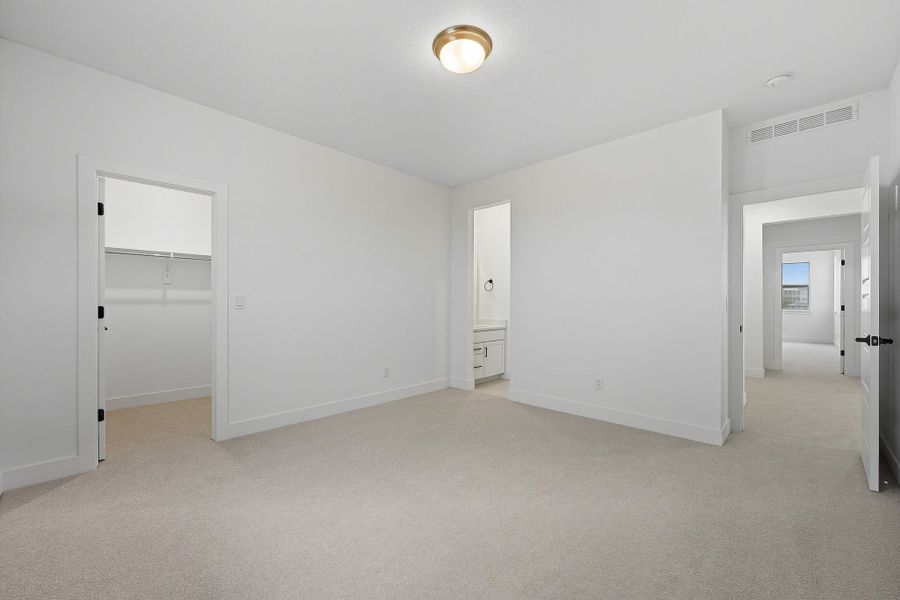Spacious, unfurnished interior of a new home in Trailstone, Arvada (Image 21).