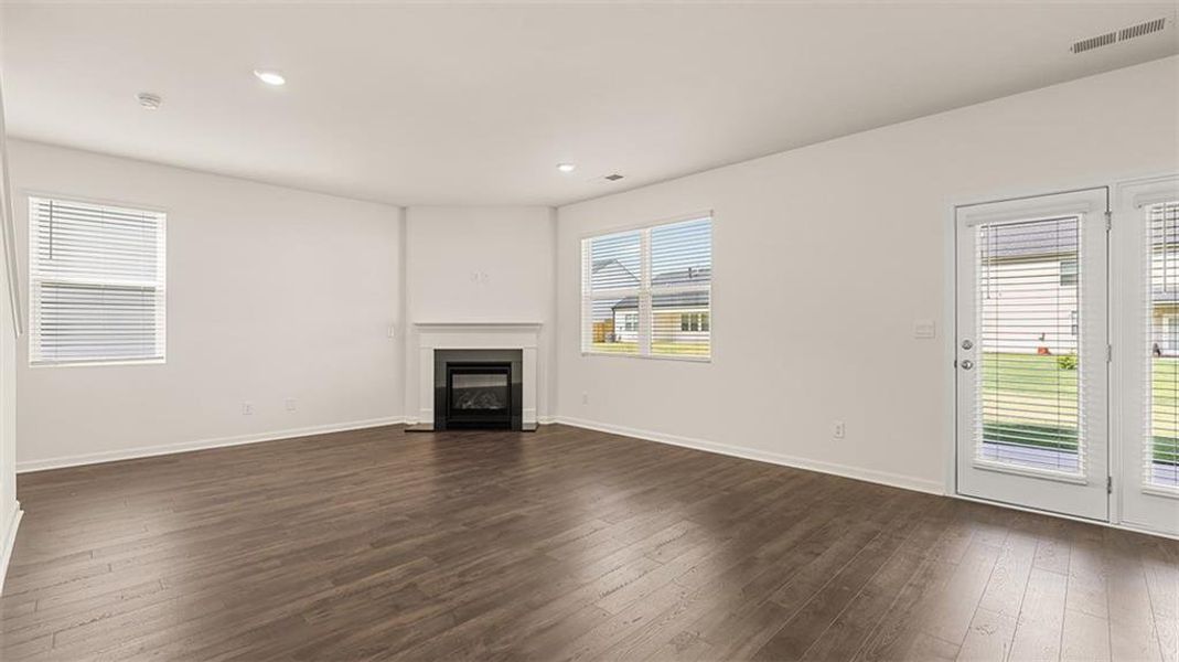 Spacious, unfurnished interior of a new home in Jackson Landing, Jefferson (Image 28).