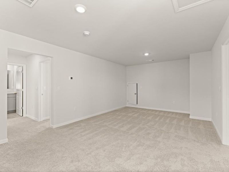 Spacious, unfurnished interior of a new home in Falcon Landing, Gainesville (Image 31).