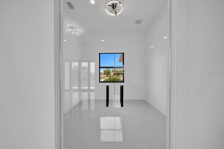 Spacious, unfurnished interior of a new home in , Lehigh Acres (Image 16).