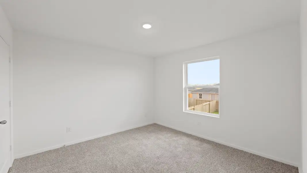 Representative unfurnished interior of a home built from the Franklin by D.R. Horton in Lake Conroe Cove, Willis (Image 20).