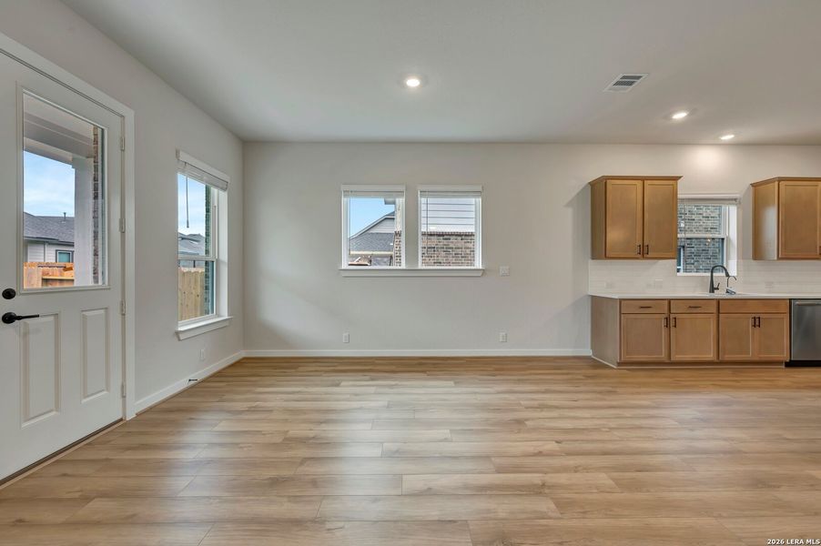 Spacious, unfurnished interior of a new home in Meyer Ranch – Select Reserve Series, New Braunfels (Image 14). Spacious, unfurnished interior of a new home in Meyer Ranch – Select Reserve Series, New Braunfels (Image 14).