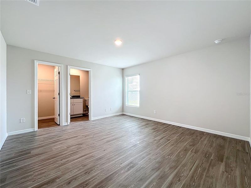 Spacious, unfurnished interior of a new home in , Cape Coral (Image 16).