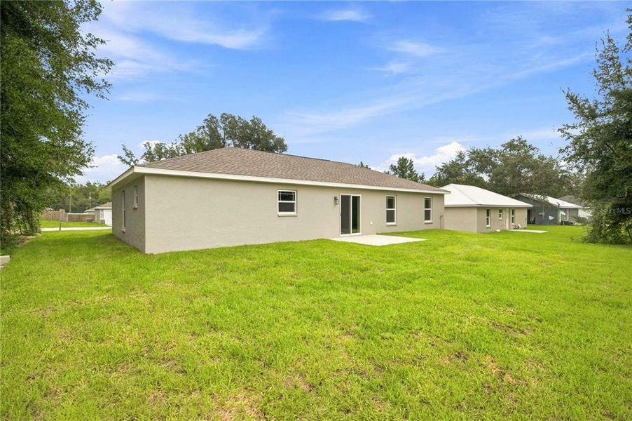 Exterior details and patio area of a home in , Dunnellon (Image 4).
