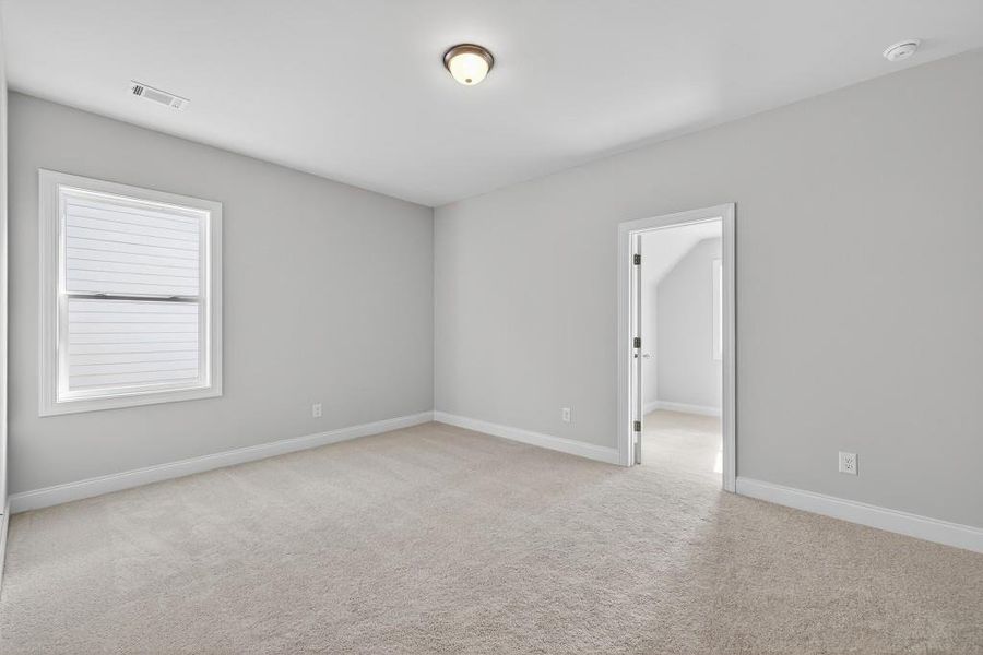 Spacious, unfurnished interior of a new home in Hemingway, Flowery Branch (Image 17).