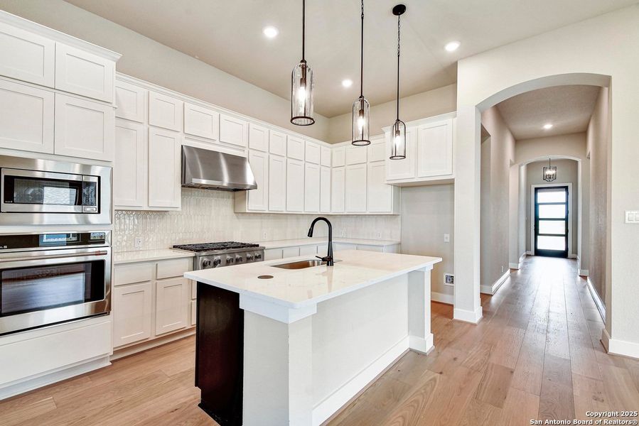 Furnished interior view inside a new home in Homestead, Schertz (Image 10). Furnished interior view inside a new home in Homestead, Schertz (Image 10).
