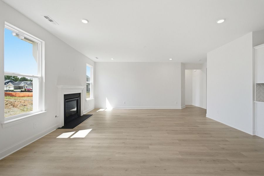 Spacious, unfurnished interior of a new home in Dorris Farm, White House (Image 47).