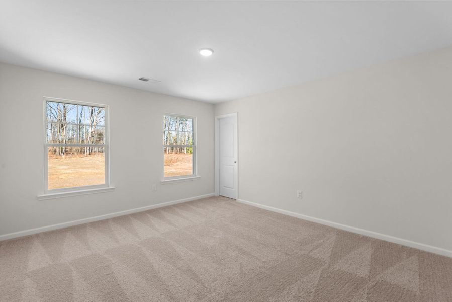 Spacious, unfurnished interior of a new home in Chandler Ridge, McLeansville (Image 27).