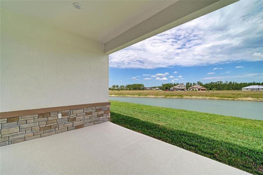 Exterior details and patio area of a home in Two Rivers, Zephyrhills (Image 2).