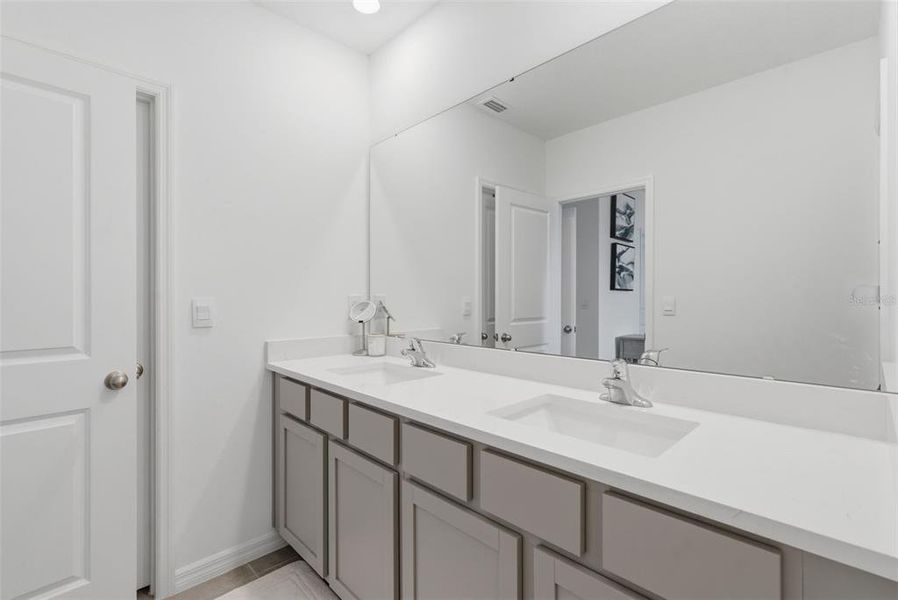 Furnished interior view inside a new home in , Apollo Beach (Image 9).