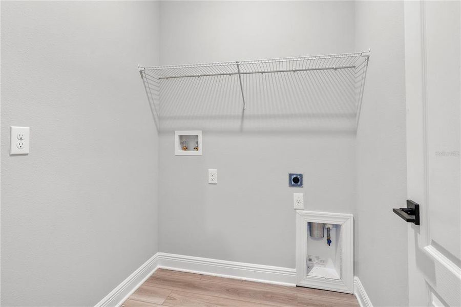 Spacious, unfurnished interior of a new home in Reunion Village, Kissimmee (Image 23).