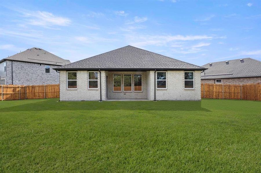 Exterior details and patio area of a home in Monticello Park, Princeton (Image 4).