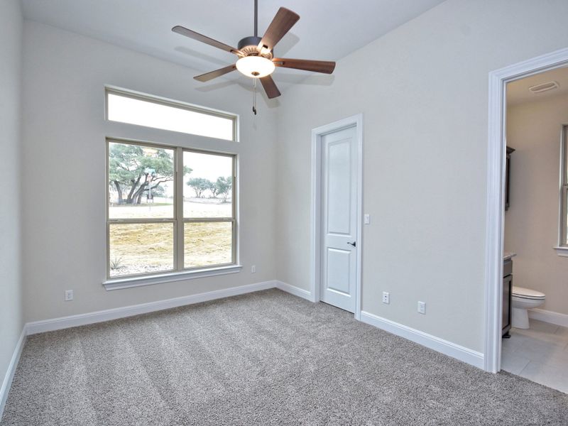 Representative unfurnished interior of a home built from the San Simeon I by Giddens Homes in Clearwater Ranch, Liberty Hill (Image 371).