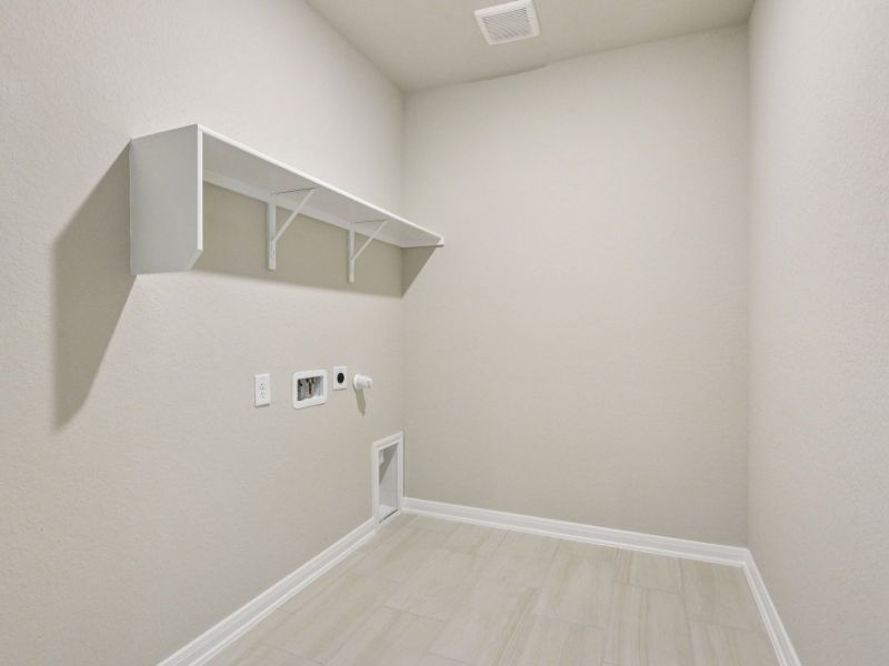 Spacious, unfurnished interior of a new home in Thomas Pond, San Antonio (Image 24). Spacious, unfurnished interior of a new home in Thomas Pond, San Antonio (Image 24).