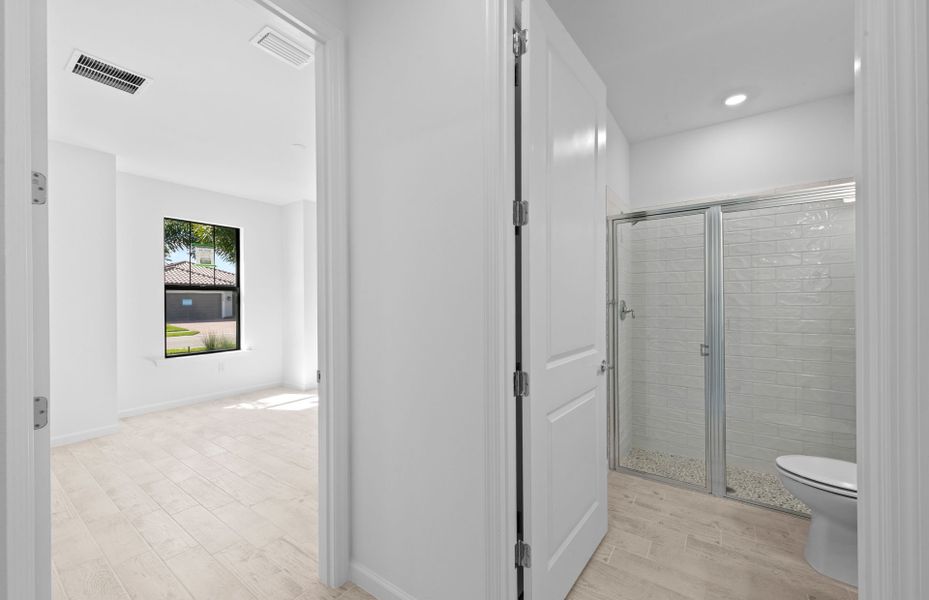 Spacious, unfurnished interior of a new home in Del Webb Naples, Immokalee (Image 34).