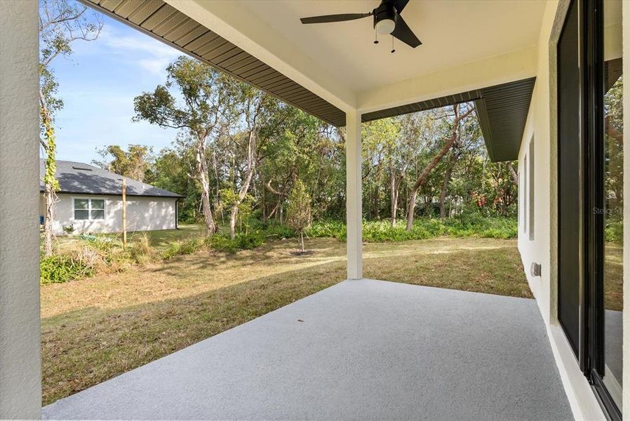 Exterior details and patio area of a home in , Debary (Image 3).