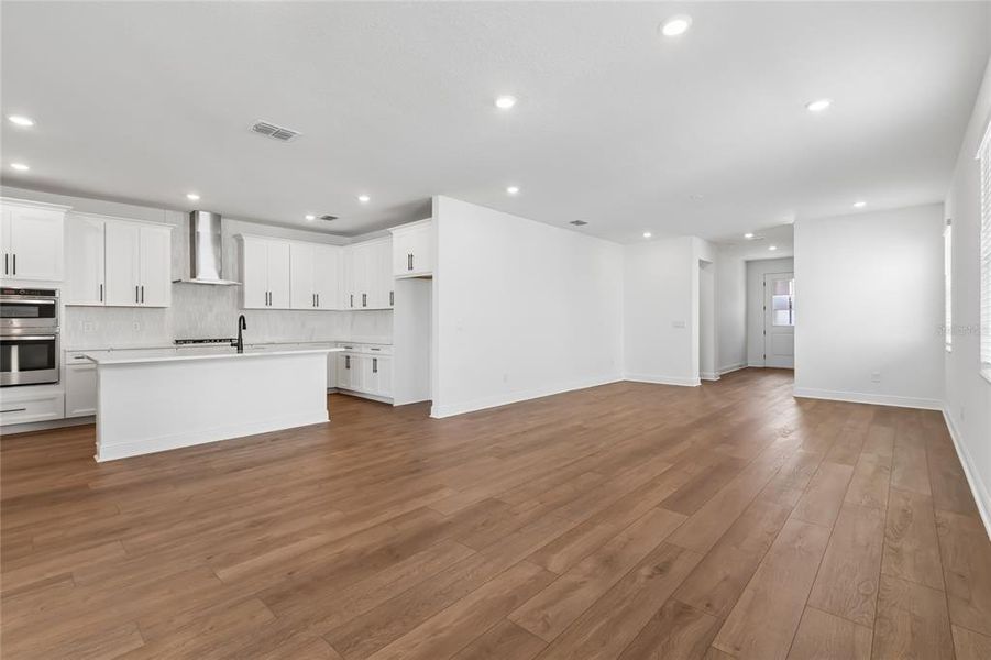 Spacious, unfurnished interior of a new home in SeaFlower, Bradenton (Image 13).
