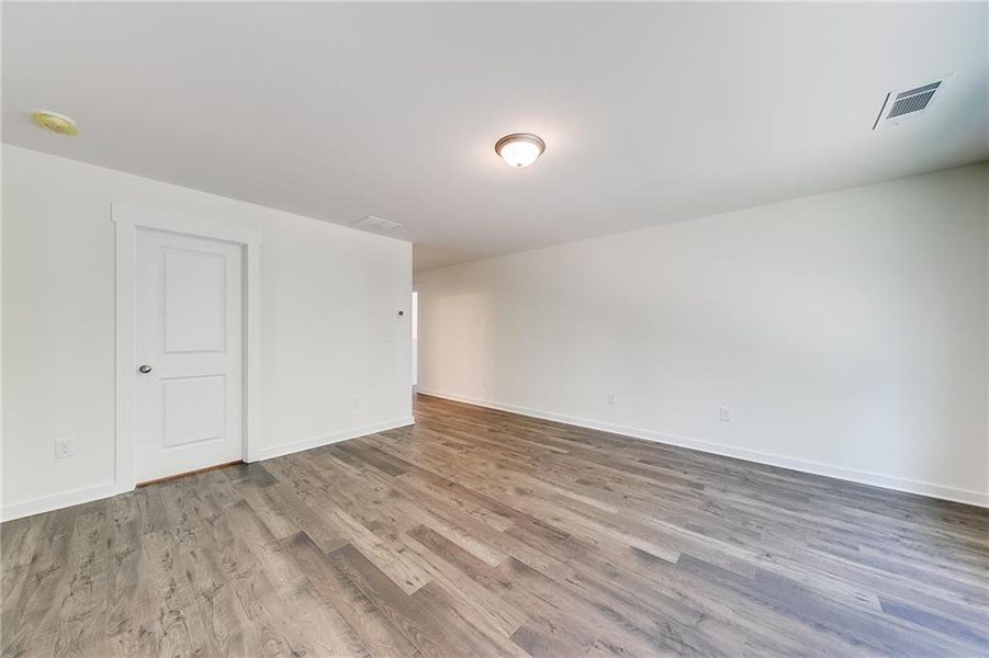 Spacious, unfurnished interior of a new home in , Jefferson (Image 12).