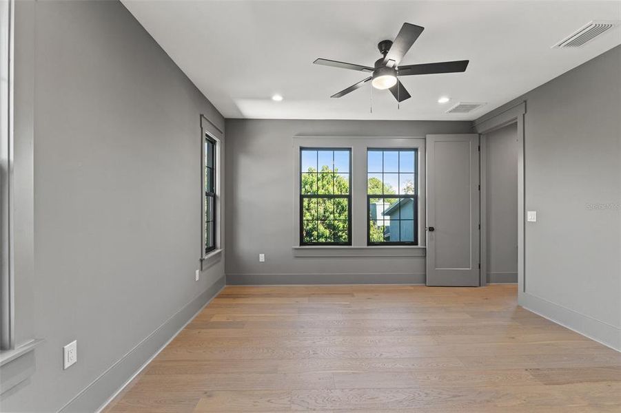 Spacious, unfurnished interior of a new home in , Tampa (Image 71).
