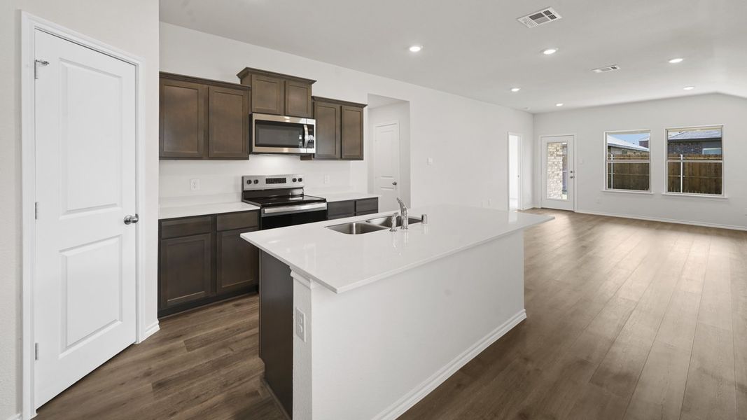 Furnished interior view inside a new home in Blaire Lake, Tyler (Image 9).