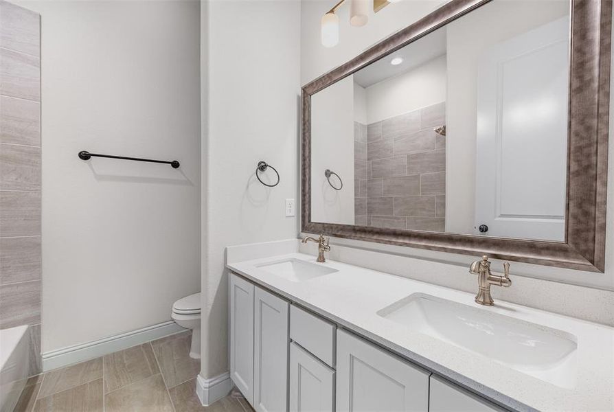 Furnished interior view inside a new home in Waterfall Ranch - 1 Acre Lots, Waxahachie (Image 5). Furnished interior view inside a new home in Waterfall Ranch - 1 Acre Lots, Waxahachie (Image 5).