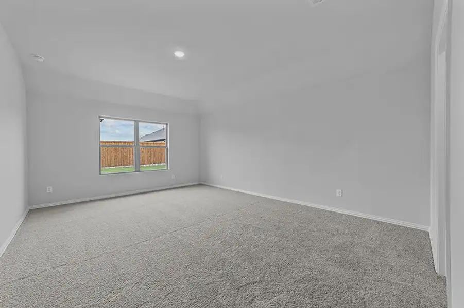 Spacious, unfurnished interior of a new home in Rolling Ridge, Van Alstyne (Image 21).