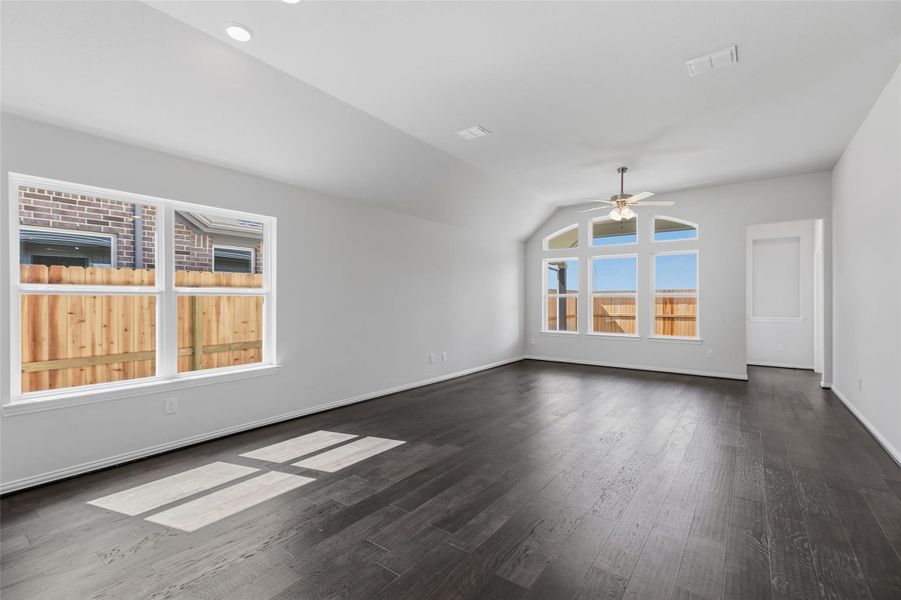 Spacious, unfurnished interior of a new home in Westland Ranch, League City (Image 30). Spacious, unfurnished interior of a new home in Westland Ranch, League City (Image 30).