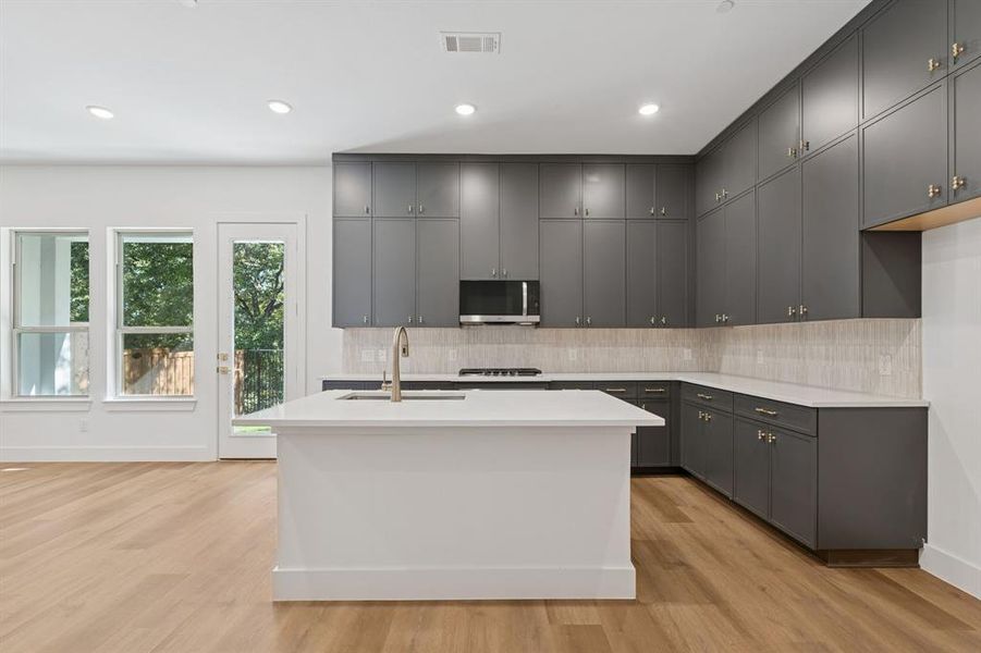 New construction condo ready for move in.