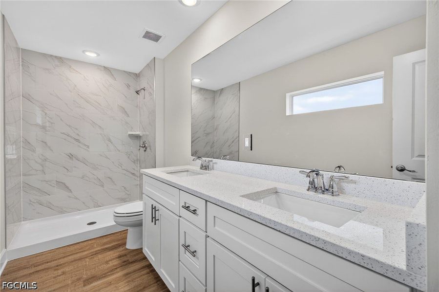 Furnished interior view inside a new home in Cape Coral, Cape Coral (Image 10).