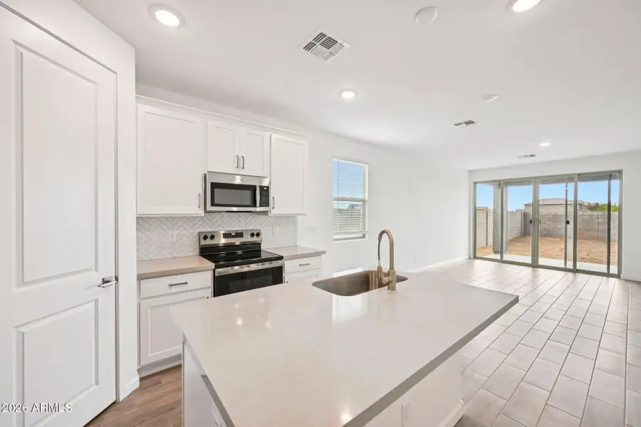 11-web-or-mls-La Senda Dr W-S1103-011