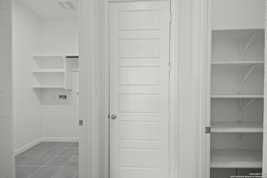 Spacious, unfurnished interior of a new home in Homestead, Schertz (Image 35).