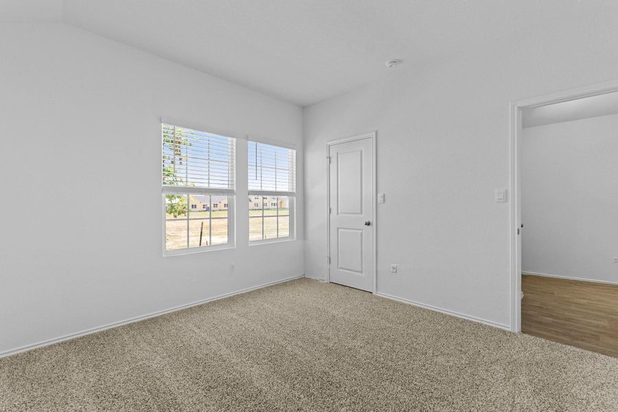 Spacious, unfurnished interior of a new home in Valverde, Bastrop (Image 13).