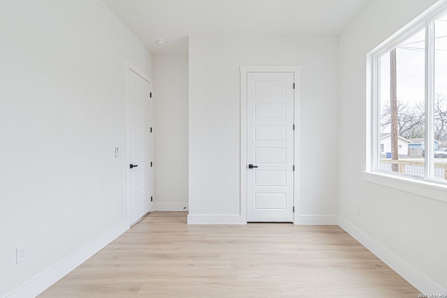 Spacious, unfurnished interior of a new home in , San Antonio (Image 26).